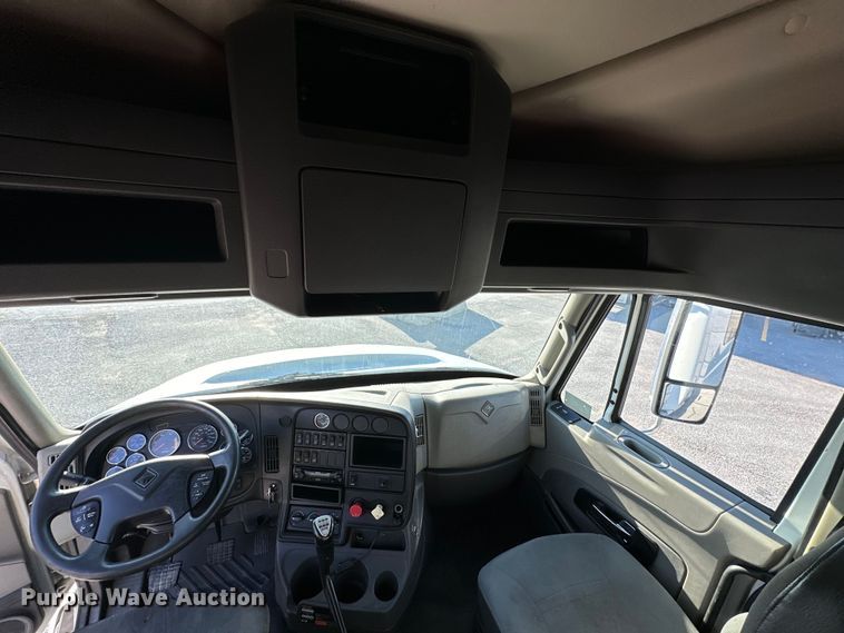 image for item EJ6895 2014 International ProStar Plus 122 semi truck