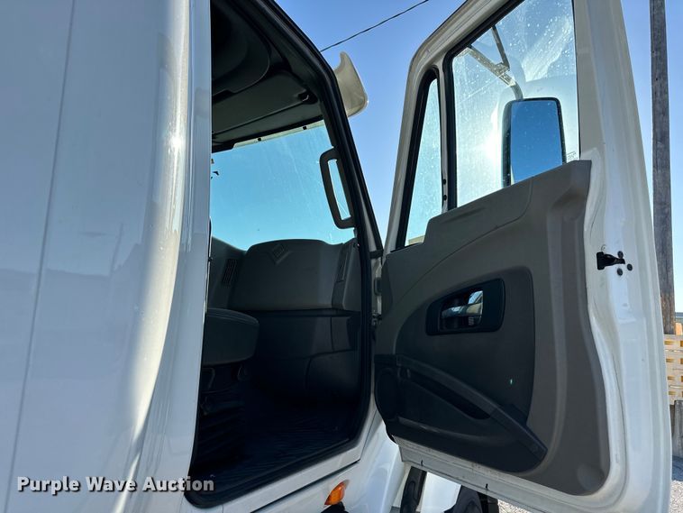 image for item EJ6895 2014 International ProStar Plus 122 semi truck