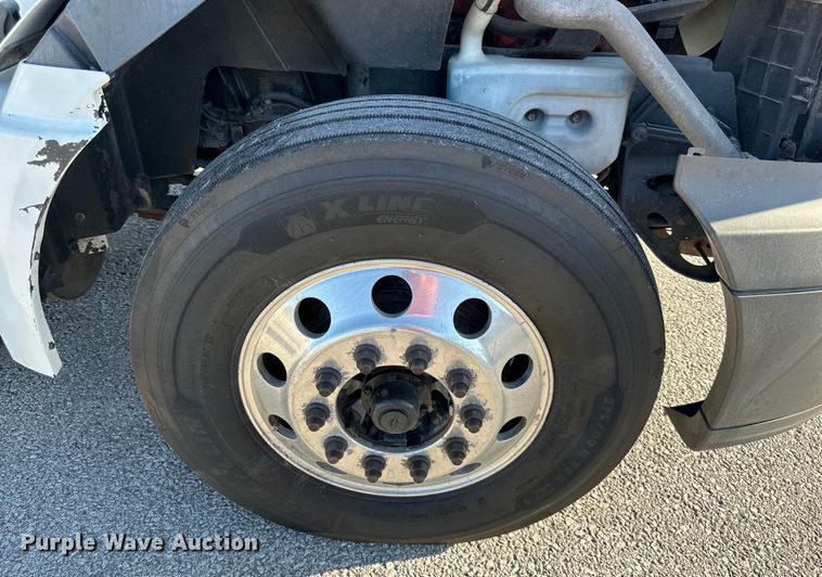 image for item EJ6895 2014 International ProStar Plus 122 semi truck