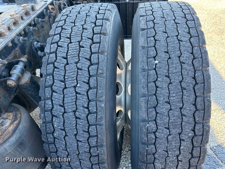 image for item EJ6895 2014 International ProStar Plus 122 semi truck