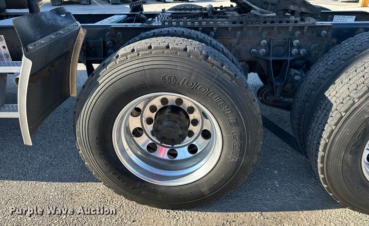 image for item EJ6895 2014 International ProStar Plus 122 semi truck