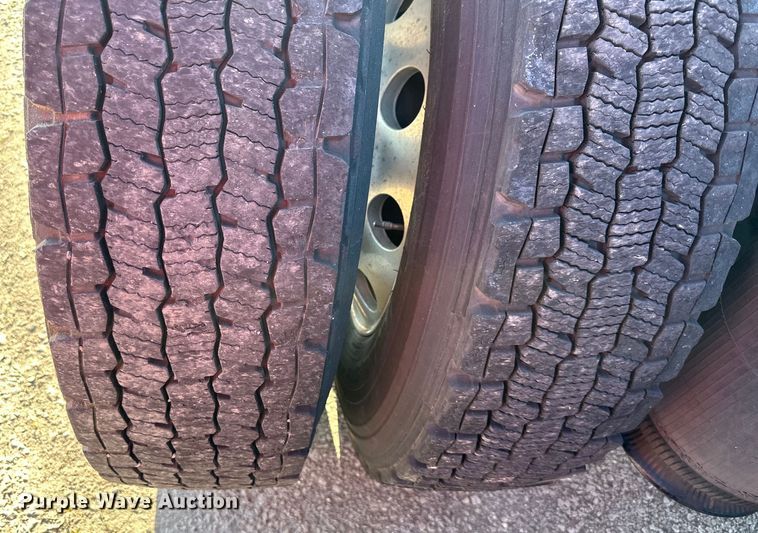 image for item EJ6895 2014 International ProStar Plus 122 semi truck