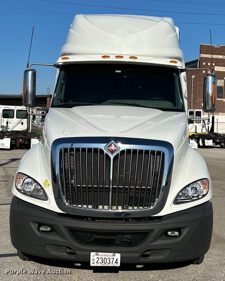 image for item EJ6896 2014 International  ProStar Plus 122 semi truck