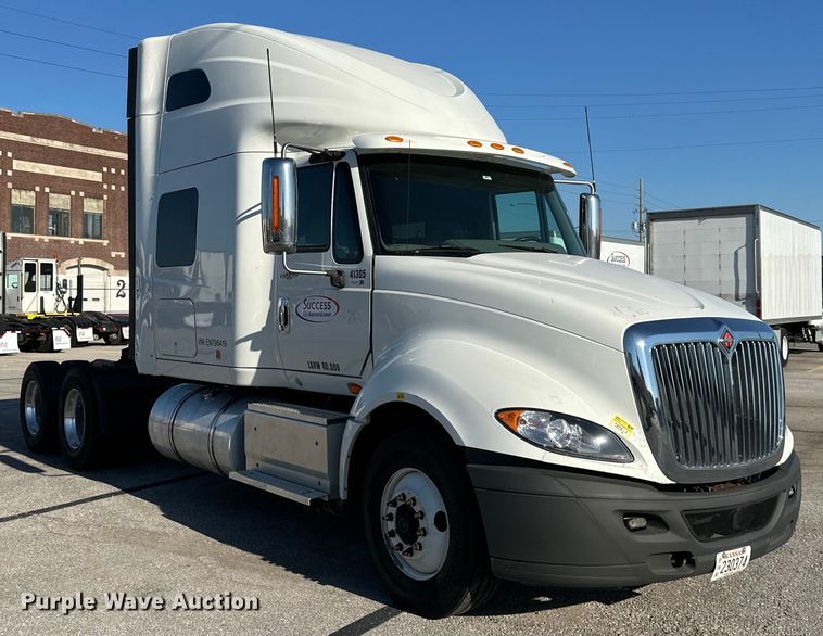 image for item EJ6896 2014 International  ProStar Plus 122 semi truck