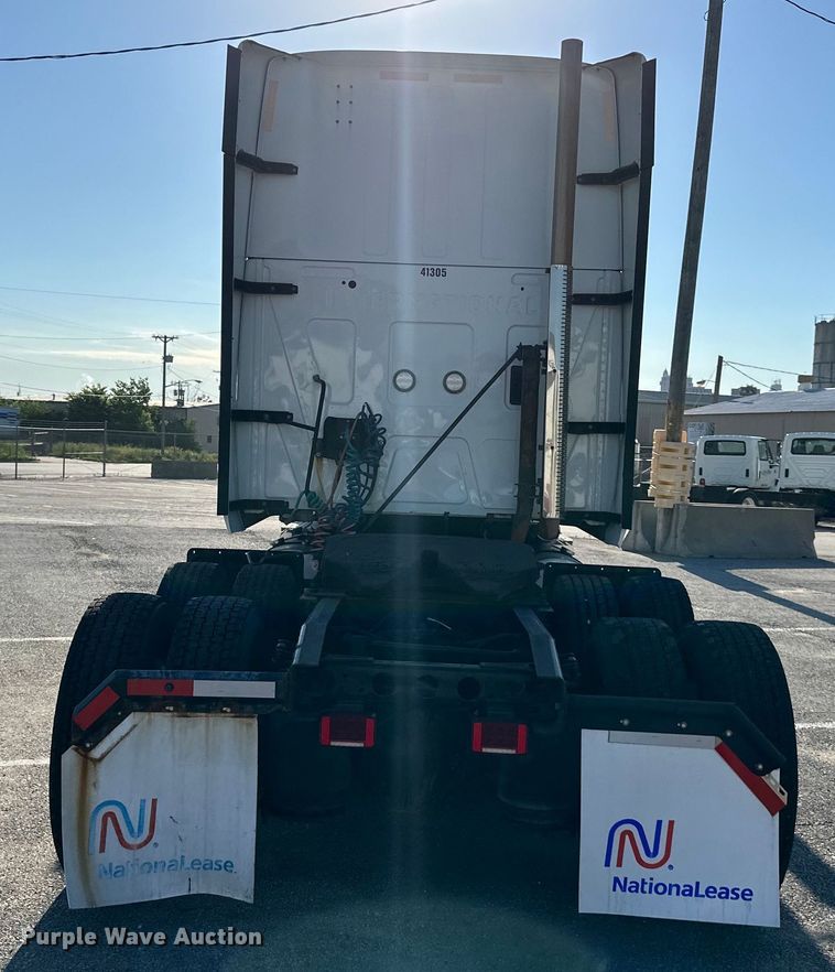 image for item EJ6896 2014 International  ProStar Plus 122 semi truck