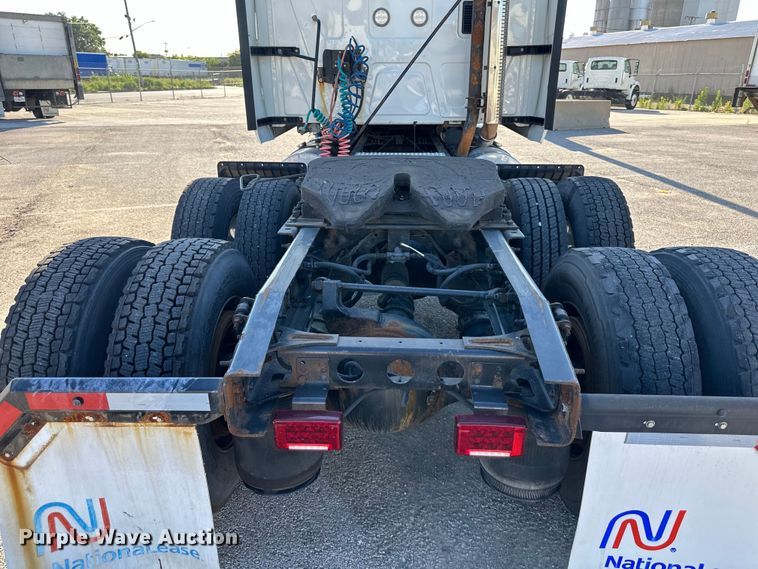 image for item EJ6896 2014 International  ProStar Plus 122 semi truck