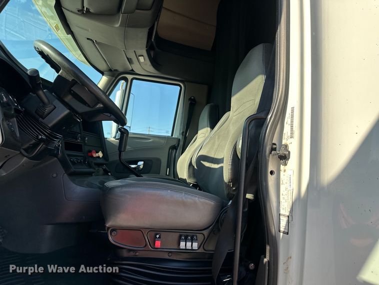 image for item EJ6896 2014 International  ProStar Plus 122 semi truck