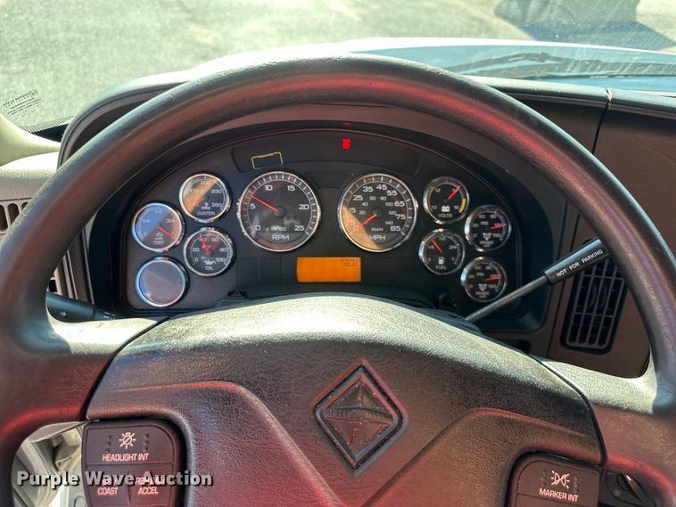 image for item EJ6896 2014 International  ProStar Plus 122 semi truck