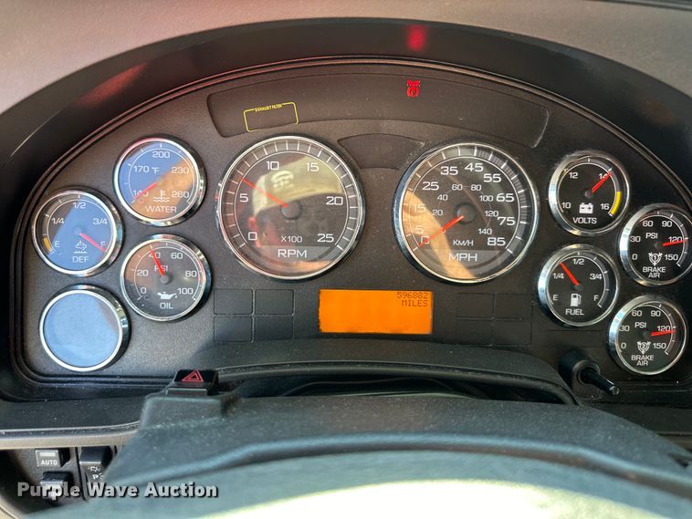 image for item EJ6896 2014 International  ProStar Plus 122 semi truck