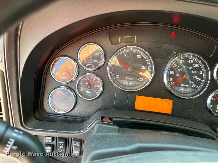 image for item EJ6896 2014 International  ProStar Plus 122 semi truck