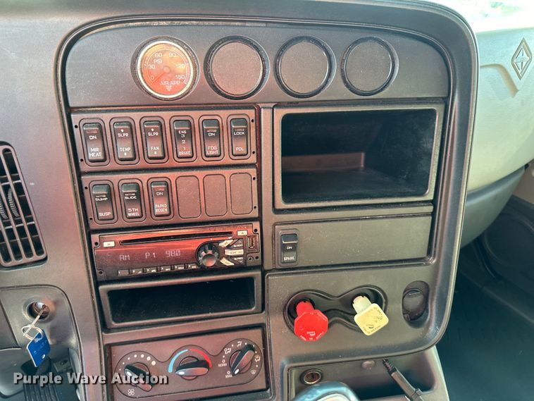 image for item EJ6896 2014 International  ProStar Plus 122 semi truck