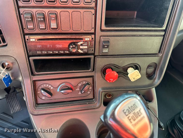 image for item EJ6896 2014 International  ProStar Plus 122 semi truck