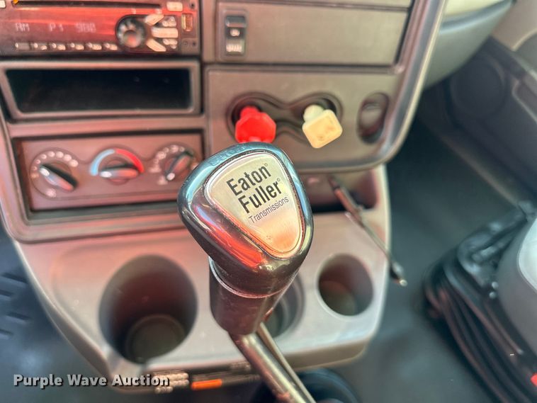 image for item EJ6896 2014 International  ProStar Plus 122 semi truck