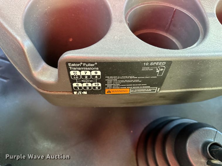 image for item EJ6896 2014 International  ProStar Plus 122 semi truck