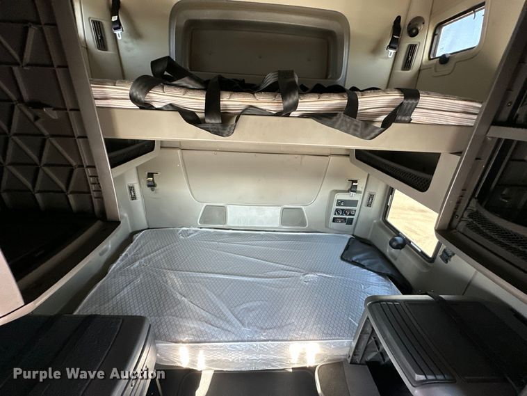 image for item EJ6896 2014 International  ProStar Plus 122 semi truck