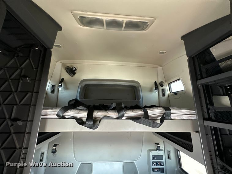 image for item EJ6896 2014 International  ProStar Plus 122 semi truck