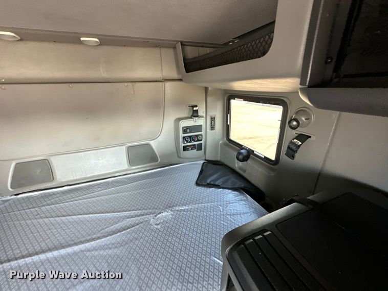 image for item EJ6896 2014 International  ProStar Plus 122 semi truck