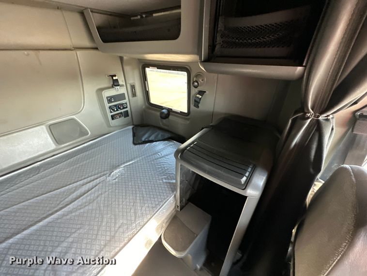 image for item EJ6896 2014 International  ProStar Plus 122 semi truck