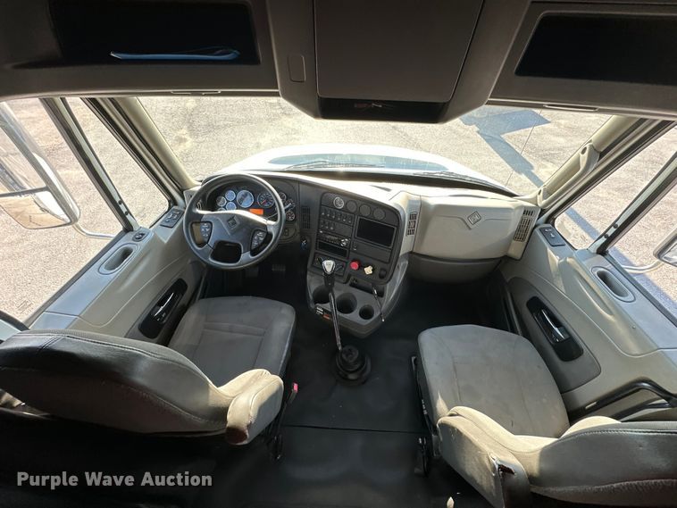 image for item EJ6896 2014 International  ProStar Plus 122 semi truck