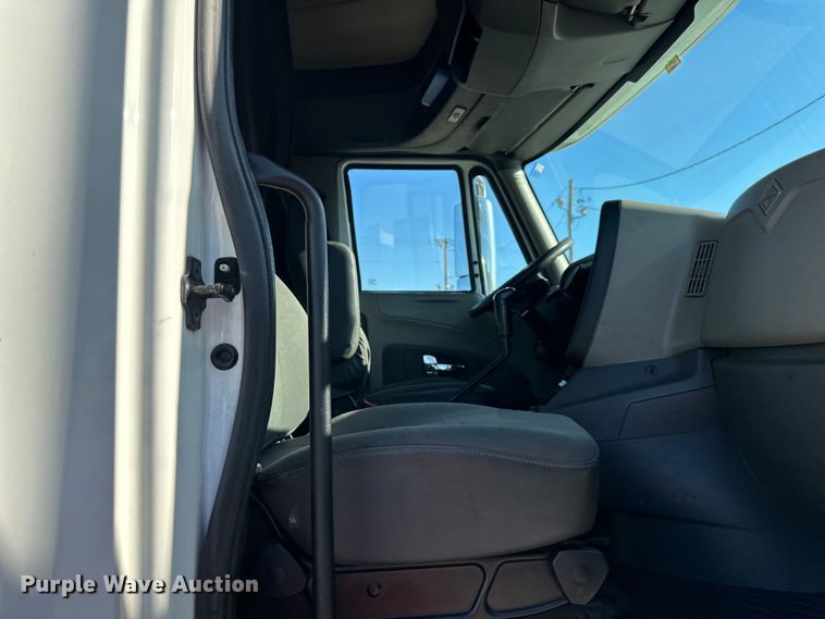 image for item EJ6896 2014 International  ProStar Plus 122 semi truck