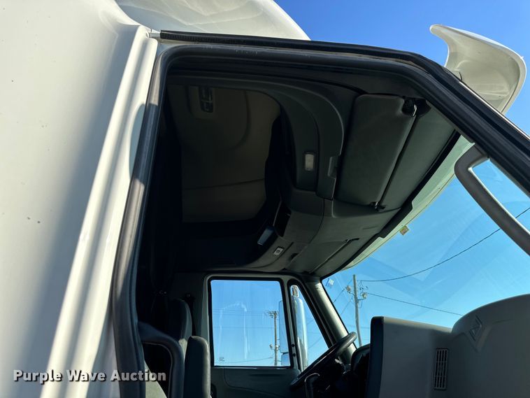 image for item EJ6896 2014 International  ProStar Plus 122 semi truck