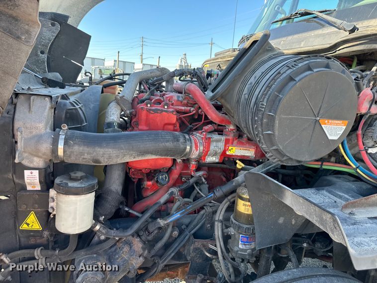 image for item EJ6896 2014 International  ProStar Plus 122 semi truck