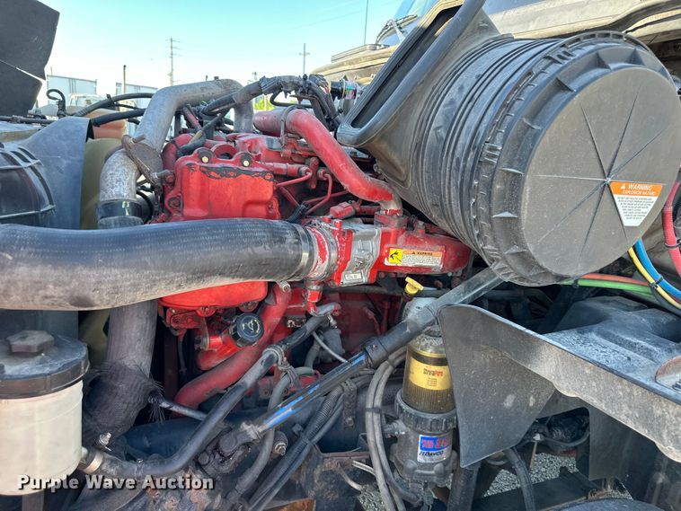 image for item EJ6896 2014 International  ProStar Plus 122 semi truck