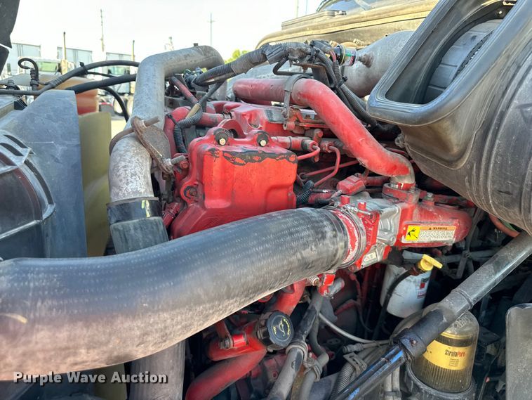 image for item EJ6896 2014 International  ProStar Plus 122 semi truck