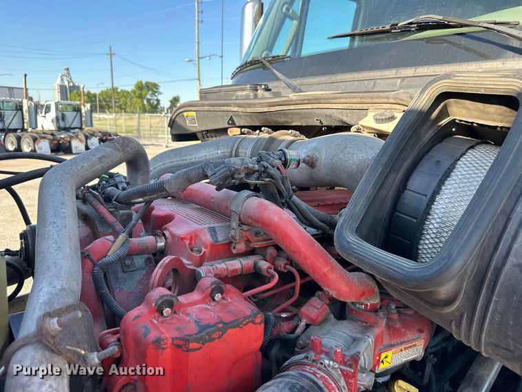 image for item EJ6896 2014 International  ProStar Plus 122 semi truck