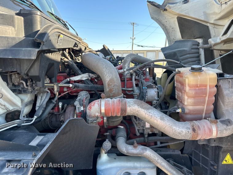 image for item EJ6896 2014 International  ProStar Plus 122 semi truck