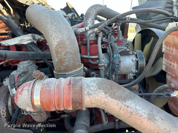 image for item EJ6896 2014 International  ProStar Plus 122 semi truck