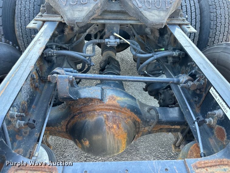 image for item EJ6896 2014 International  ProStar Plus 122 semi truck