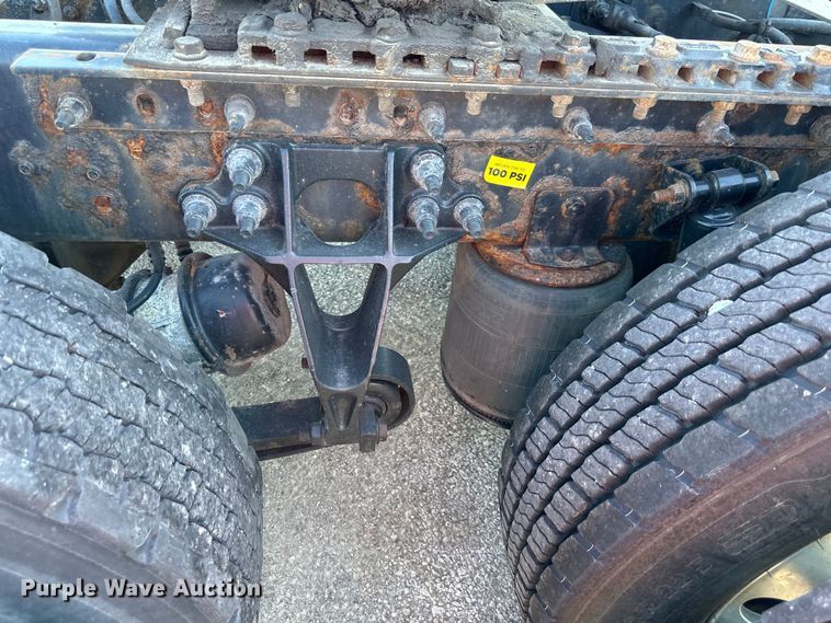 image for item EJ6896 2014 International  ProStar Plus 122 semi truck