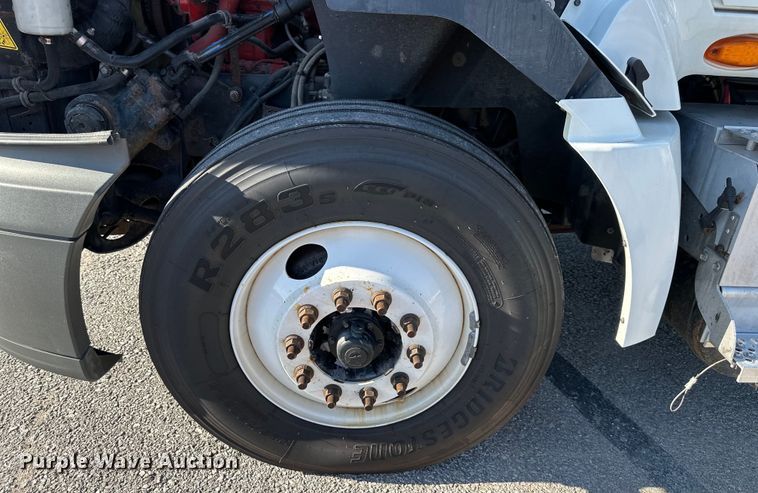 image for item EJ6896 2014 International  ProStar Plus 122 semi truck