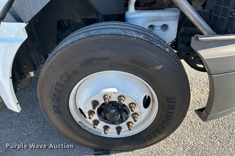 image for item EJ6896 2014 International  ProStar Plus 122 semi truck