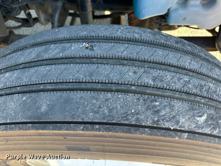 image for item EJ6896 2014 International  ProStar Plus 122 semi truck