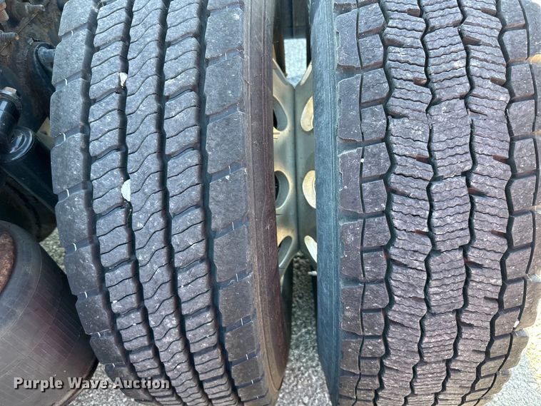 image for item EJ6896 2014 International  ProStar Plus 122 semi truck