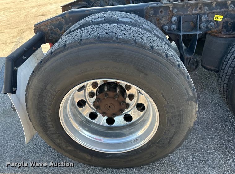 image for item EJ6896 2014 International  ProStar Plus 122 semi truck