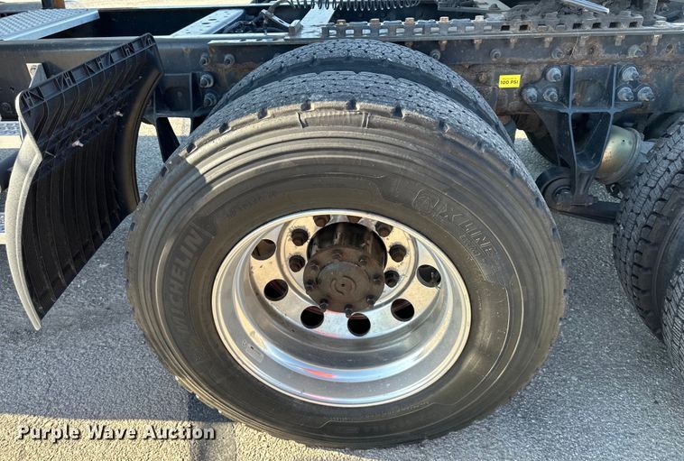 image for item EJ6896 2014 International  ProStar Plus 122 semi truck