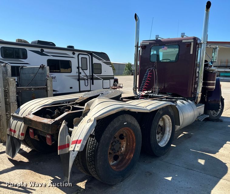image for item EJ6898 1988 Peterbilt  379 semi truck