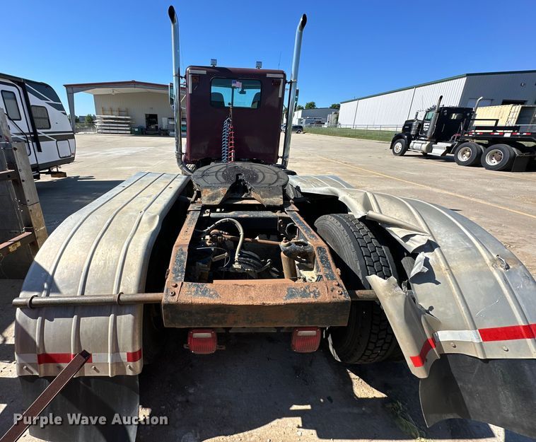 image for item EJ6898 1988 Peterbilt  379 semi truck