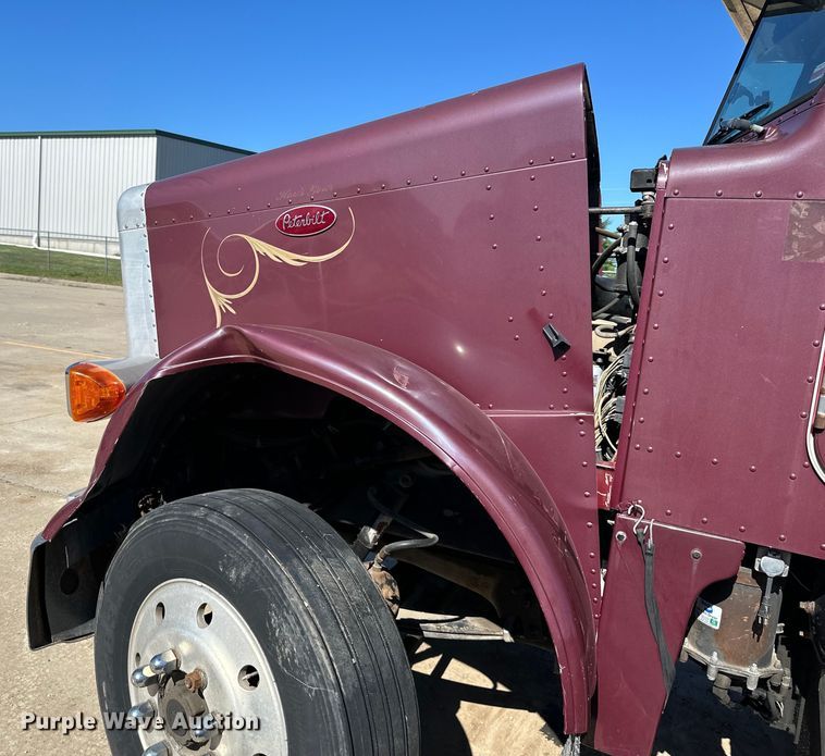 image for item EJ6898 1988 Peterbilt  379 semi truck