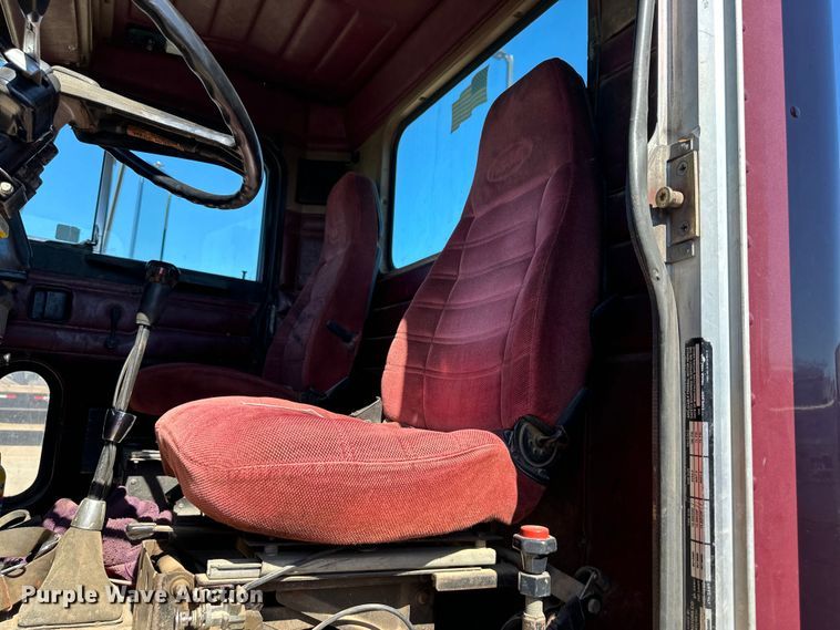 image for item EJ6898 1988 Peterbilt  379 semi truck