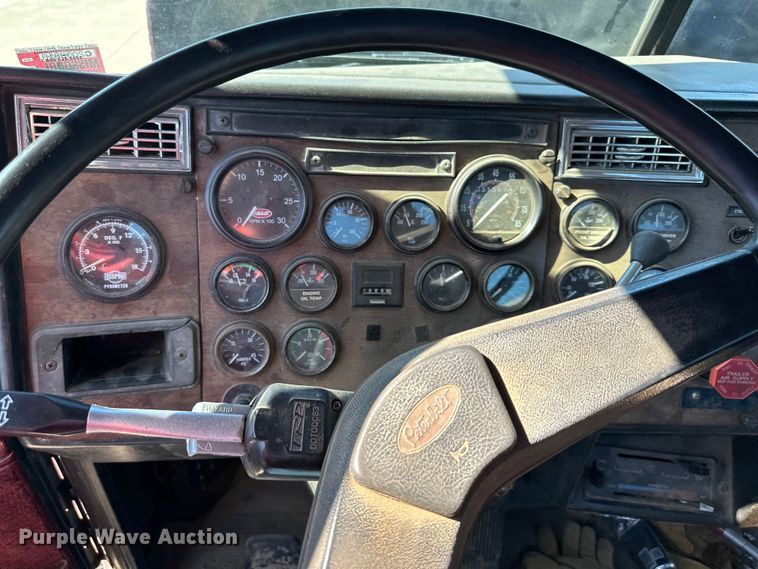 image for item EJ6898 1988 Peterbilt  379 semi truck