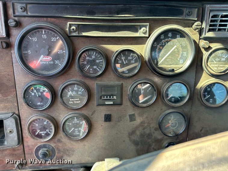 image for item EJ6898 1988 Peterbilt  379 semi truck