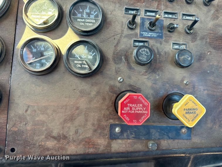 image for item EJ6898 1988 Peterbilt  379 semi truck