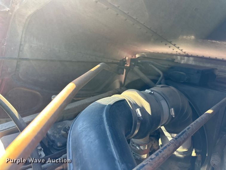 image for item EJ6898 1988 Peterbilt  379 semi truck