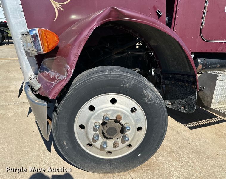 image for item EJ6898 1988 Peterbilt  379 semi truck