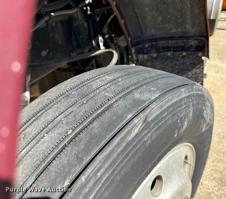 image for item EJ6898 1988 Peterbilt  379 semi truck