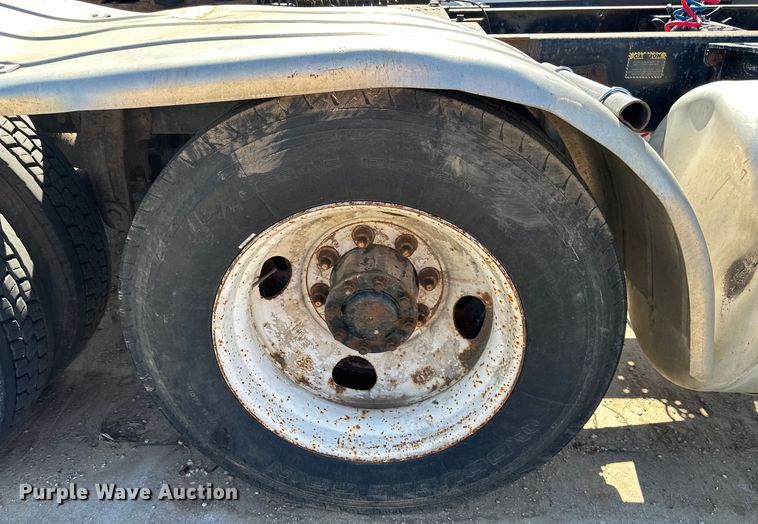 image for item EJ6898 1988 Peterbilt  379 semi truck